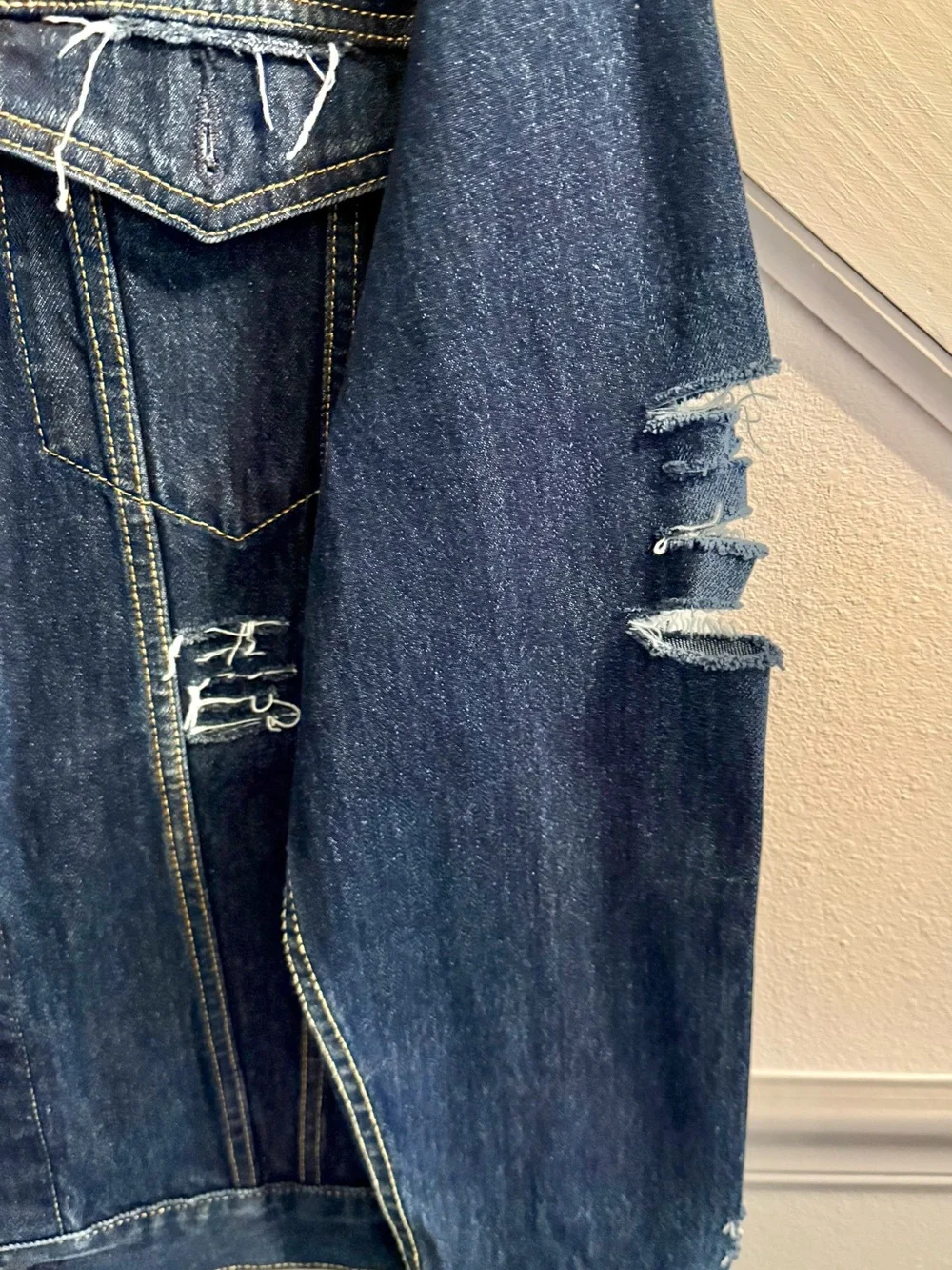 Levi's Dark Indigo Distressed Denim Trucker Jacket vintage never worn over size